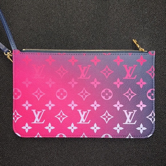💜 LOUIS VUITTON 💜MONOGRAM SPRING IN THE CITY POCHETTE MIDNIGHT FUCHSIA. NWT. - Picture 2 of 12